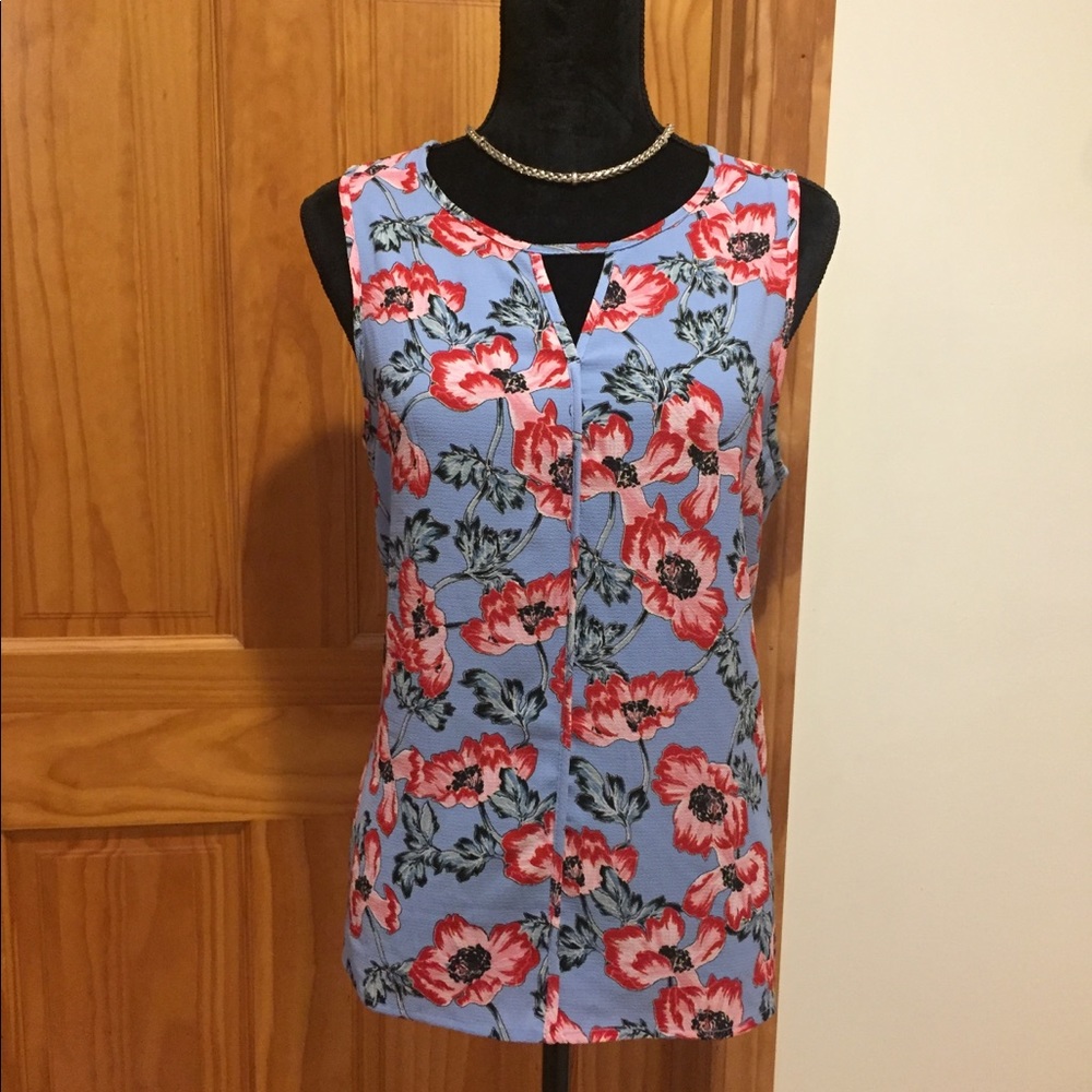 Floral, loose fitting tank.